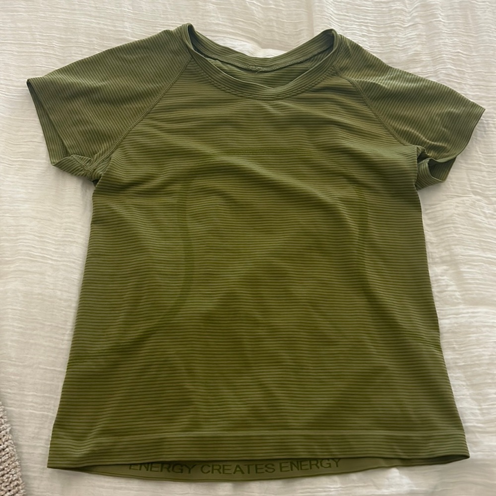 Lululemon tshirt